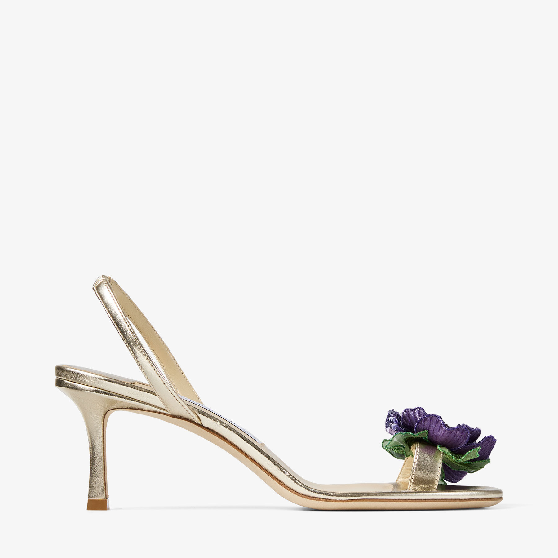 花 mille AZALEA WANG FLOWER EMBELLISHED WEDGE SANDAL IN BLACK – AKIRA