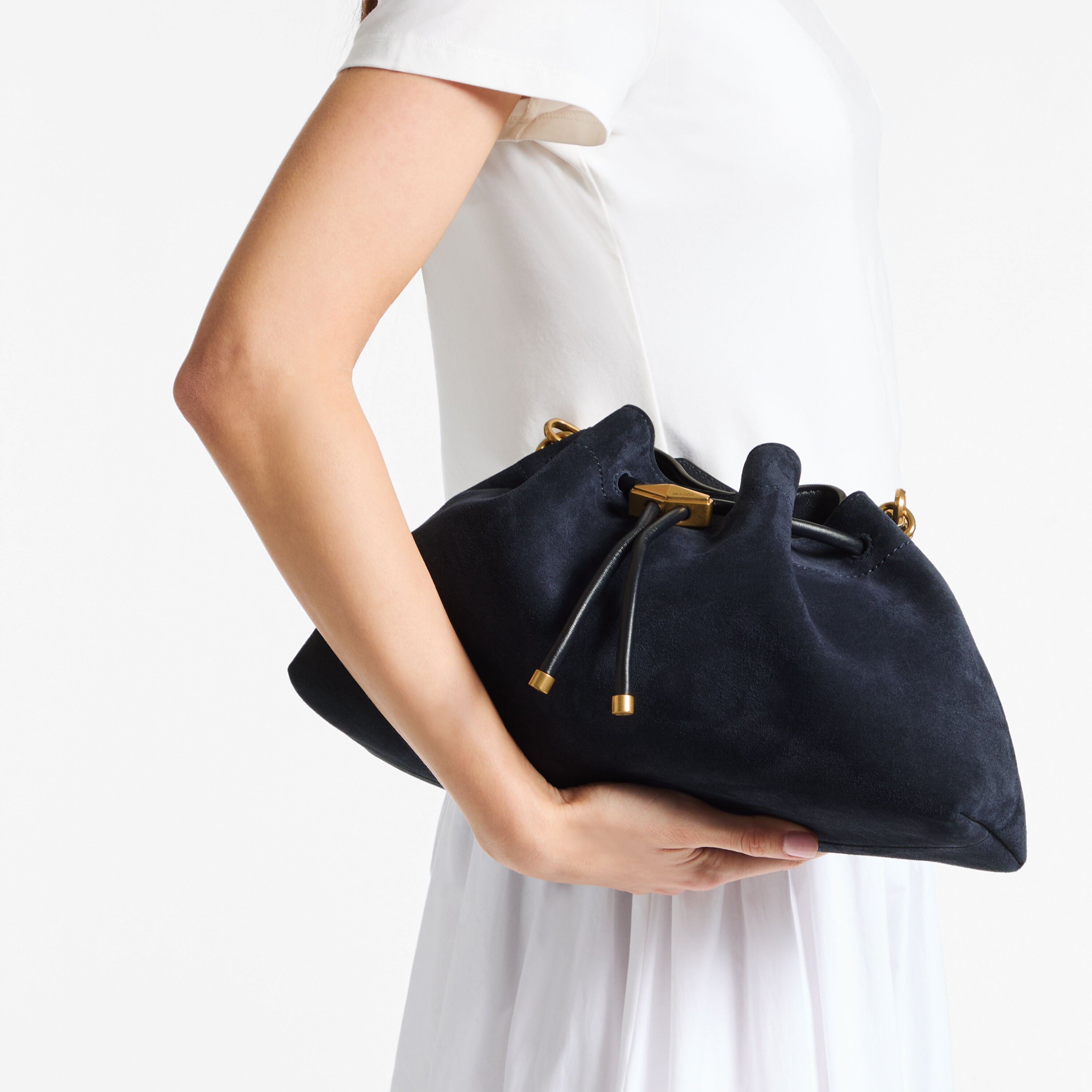 BONBONBCKTEWSUE_044120_MODEL_v